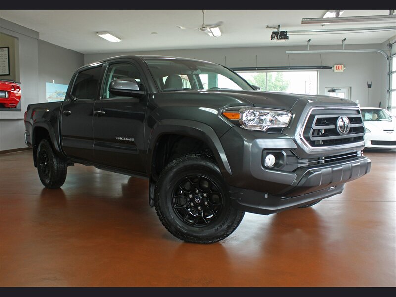 2022 Toyota Tacoma SR5 V6  4X4