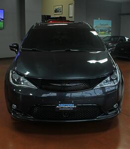 2019 Chrysler Pacifica Limited  S - Photo 4 - North Canton, OH 44720