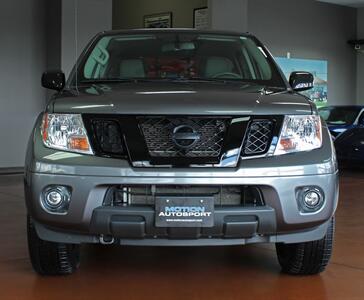 2020 Nissan Frontier SV  Midnight Edition 4X4 - Photo 3 - North Canton, OH 44720