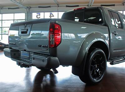 2020 Nissan Frontier SV  Midnight Edition 4X4 - Photo 9 - North Canton, OH 44720