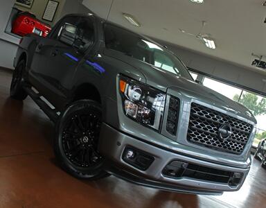 2019 Nissan Titan SV  Midnight Edition 4X4 - Photo 48 - North Canton, OH 44720