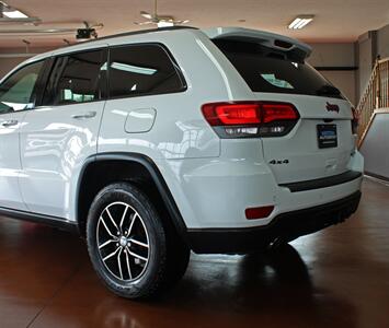 2017 Jeep Grand Cherokee Trailhawk  4X4 - Photo 6 - North Canton, OH 44720