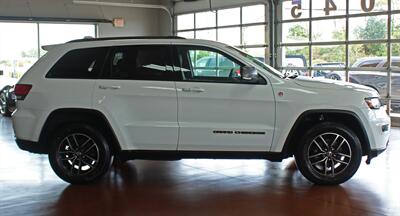 2017 Jeep Grand Cherokee Trailhawk  4X4 - Photo 11 - North Canton, OH 44720