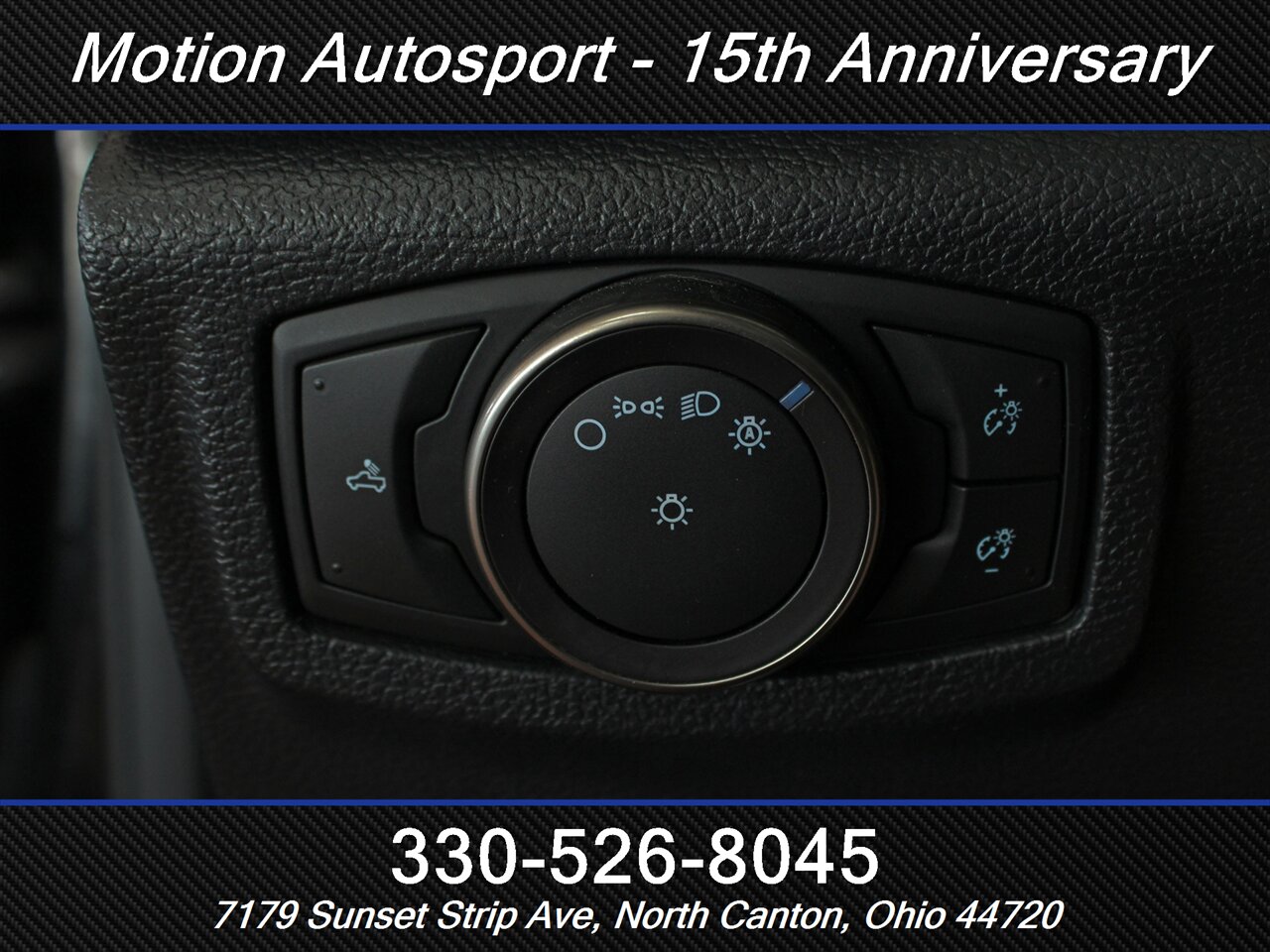 2017 Ford F-150 Raptor Moon Roof Navigation 4X4 - Photo 17 - North Canton, OH 44720