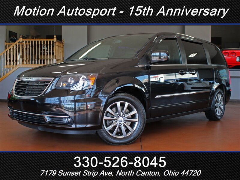 2015 Chrysler Town & Country S  