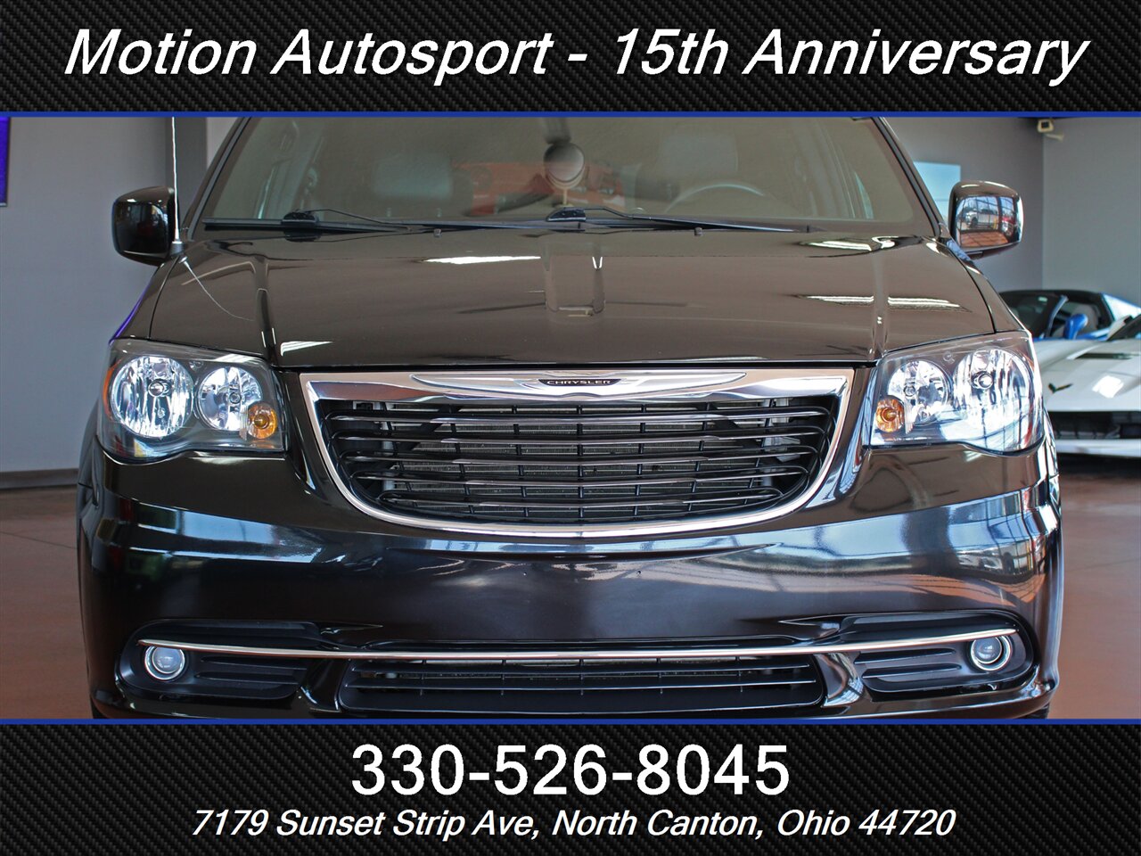 2015 Chrysler Town & Country S   - Photo 3 - North Canton, OH 44720