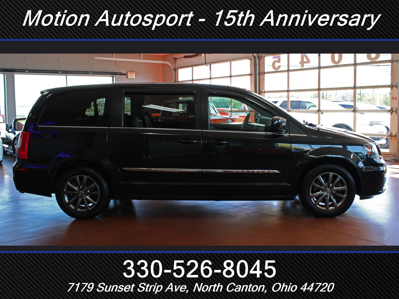 2015 Chrysler Town & Country S   - Photo 12 - North Canton, OH 44720