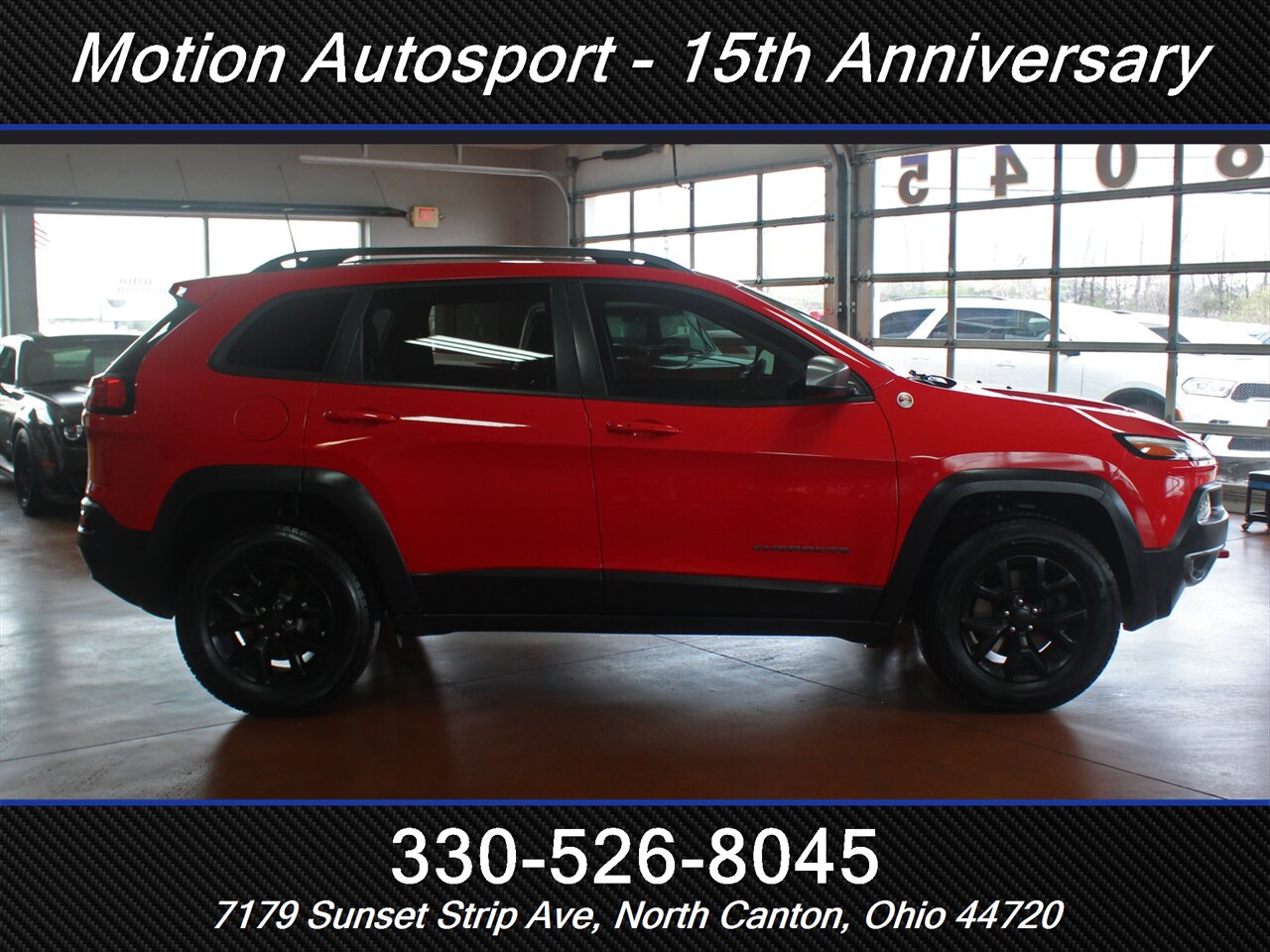 2017 Jeep Cherokee Trailhawk Moon Roof Navigation 4X4 - Photo 12 - North Canton, OH 44720