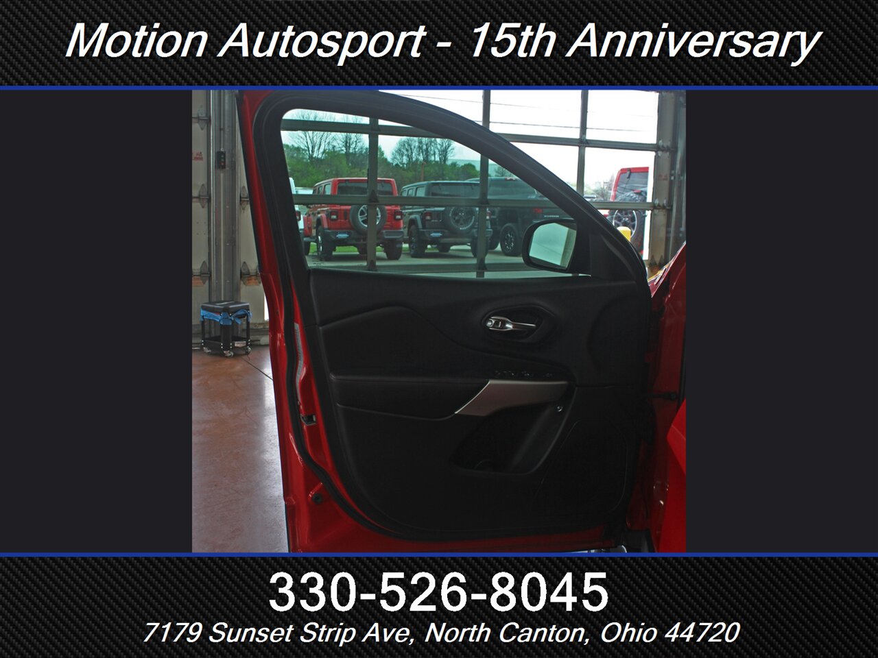2017 Jeep Cherokee Trailhawk Moon Roof Navigation 4X4 - Photo 14 - North Canton, OH 44720