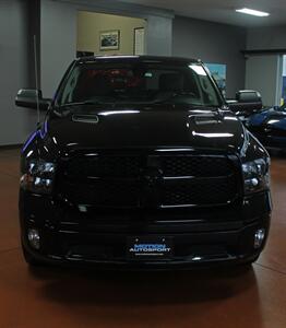 2022 RAM 1500 Classic SLT  Black Top Edition 4X4 - Photo 4 - North Canton, OH 44720