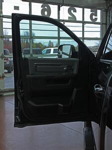 2022 RAM 1500 Classic SLT  Black Top Edition 4X4 - Photo 12 - North Canton, OH 44720