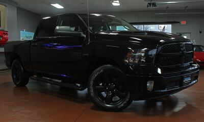 2022 RAM 1500 Classic SLT  Black Top Edition 4X4 - Photo 2 - North Canton, OH 44720