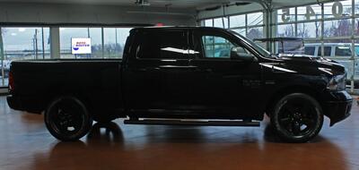 2022 RAM 1500 Classic SLT  Black Top Edition 4X4 - Photo 10 - North Canton, OH 44720