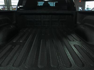 2022 RAM 1500 Classic SLT  Black Top Edition 4X4 - Photo 8 - North Canton, OH 44720