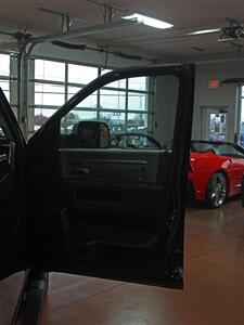 2022 RAM 1500 Classic SLT  Black Top Edition 4X4 - Photo 30 - North Canton, OH 44720