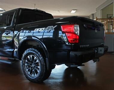 2018 Nissan Titan PRO-4X  4X4 - Photo 6 - North Canton, OH 44720