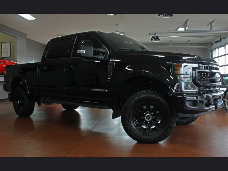 2022 Ford F-250 Super Duty Lariat Tremor  Ultimate Panoramic Moon Roof 4X4