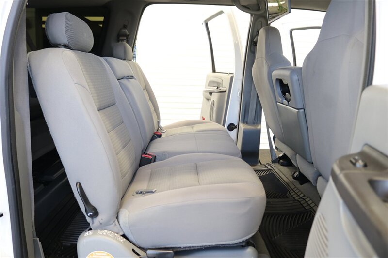 2005 Ford Excursion XLT - Photo 17 - Portland, OR 97230