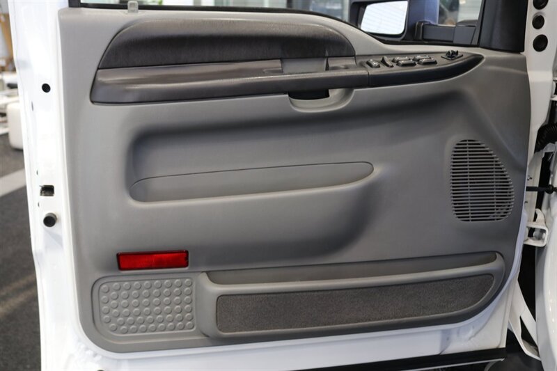 2005 Ford Excursion XLT - Photo 22 - Portland, OR 97230