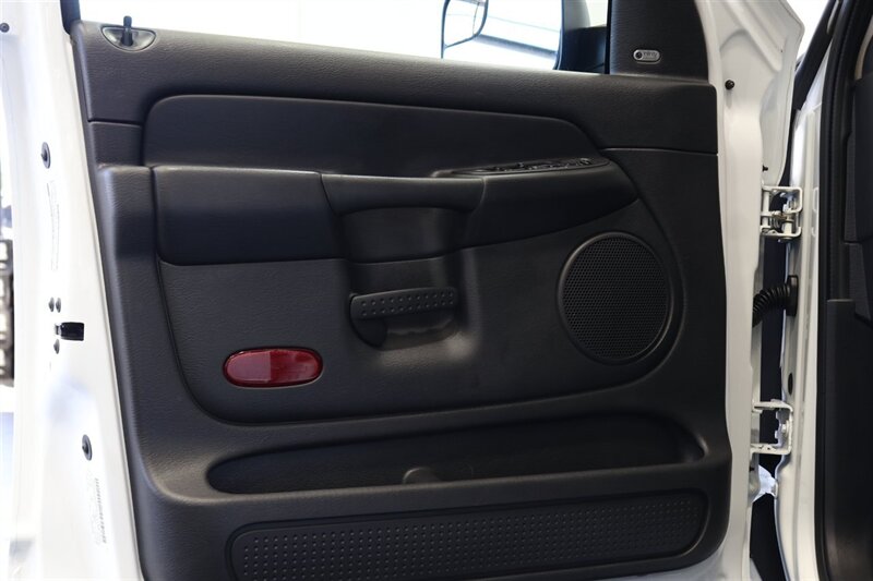 2005 Dodge Ram 3500 ST 4dr Quad Cab ST   - Photo 34 - Portland, OR 97230