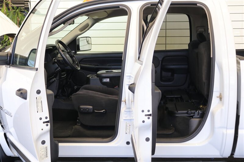 2005 Dodge Ram 3500 ST 4dr Quad Cab ST   - Photo 39 - Portland, OR 97230