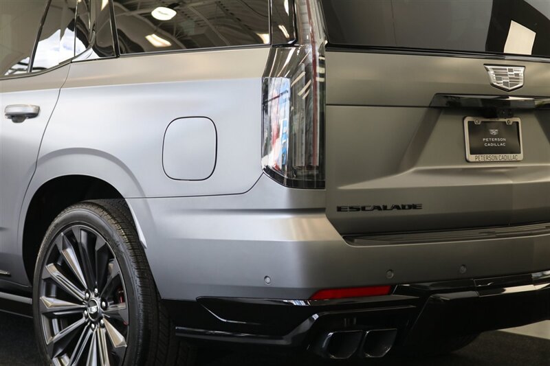 2026 Cadillac Escalade-V V OWNER'S PERSONAL CAR* 1 OF 255* CERAMIC NANO TINT W/ WINDSHIELD* BRAND NEW CONDITION* ALL BOOKS - KEYS - WINDOW STICKER - Photo 15 - Portland, OR 97230