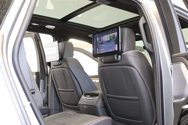 2026 Cadillac Escalade-V V OWNER'S PERSONAL CAR* 1 OF 255* CERAMIC NANO TINT W/ WINDSHIELD* BRAND NEW CONDITION* ALL BOOKS - KEYS - WINDOW STICKER - Photo 24 - Portland, OR 97230