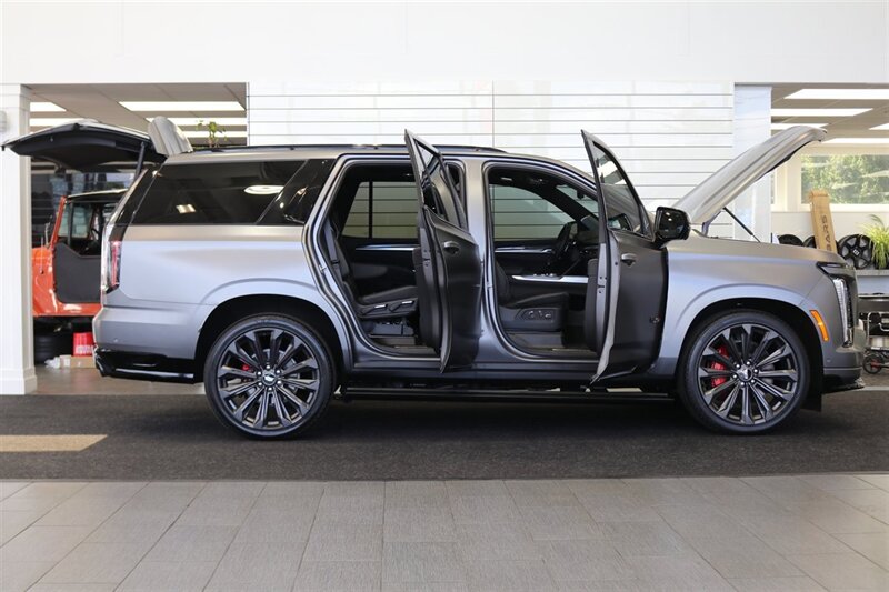 2026 Cadillac Escalade-V V OWNER'S PERSONAL CAR* 1 OF 255* CERAMIC NANO TINT W/ WINDSHIELD* BRAND NEW CONDITION* ALL BOOKS - KEYS - WINDOW STICKER - Photo 11 - Portland, OR 97230