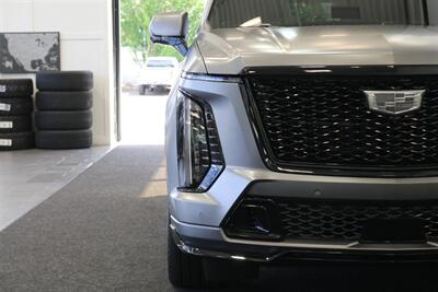2026 Cadillac Escalade-V V OWNER'S PERSONAL CAR* 1 OF 255* CERAMIC NANO TINT W/ WINDSHIELD* BRAND NEW CONDITION* ALL BOOKS - KEYS - WINDOW STICKER - Photo 41 - Portland, OR 97230