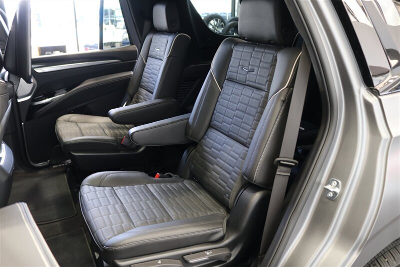 2026 Cadillac Escalade-V V OWNER'S PERSONAL CAR* 1 OF 255* CERAMIC NANO TINT W/ WINDSHIELD* BRAND NEW CONDITION* ALL BOOKS - KEYS - WINDOW STICKER - Photo 20 - Portland, OR 97230