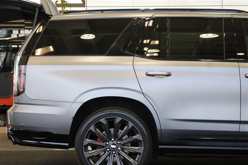 2026 Cadillac Escalade-V V OWNER'S PERSONAL CAR* 1 OF 255* CERAMIC NANO TINT W/ WINDSHIELD* BRAND NEW CONDITION* ALL BOOKS - KEYS - WINDOW STICKER - Photo 39 - Portland, OR 97230