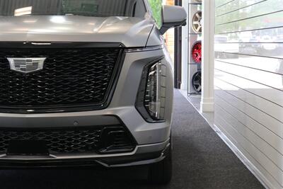 2026 Cadillac Escalade-V V OWNER'S PERSONAL CAR* 1 OF 255* CERAMIC NANO TINT W/ WINDSHIELD* BRAND NEW CONDITION* ALL BOOKS - KEYS - WINDOW STICKER - Photo 40 - Portland, OR 97230