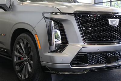 2026 Cadillac Escalade-V V OWNER'S PERSONAL CAR* 1 OF 255* CERAMIC NANO TINT W/ WINDSHIELD* BRAND NEW CONDITION* ALL BOOKS - KEYS - WINDOW STICKER - Photo 13 - Portland, OR 97230
