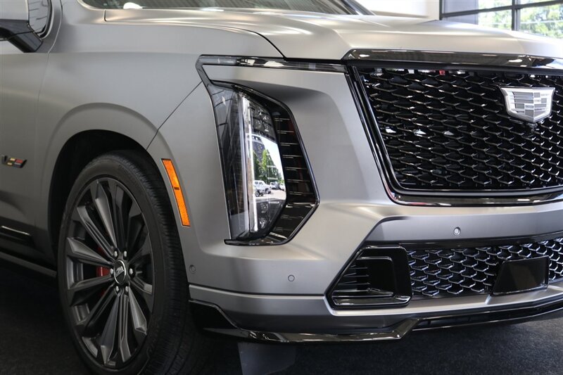 2026 Cadillac Escalade-V V OWNER'S PERSONAL CAR* 1 OF 255* CERAMIC NANO TINT W/ WINDSHIELD* BRAND NEW CONDITION* ALL BOOKS - KEYS - WINDOW STICKER - Photo 13 - Portland, OR 97230