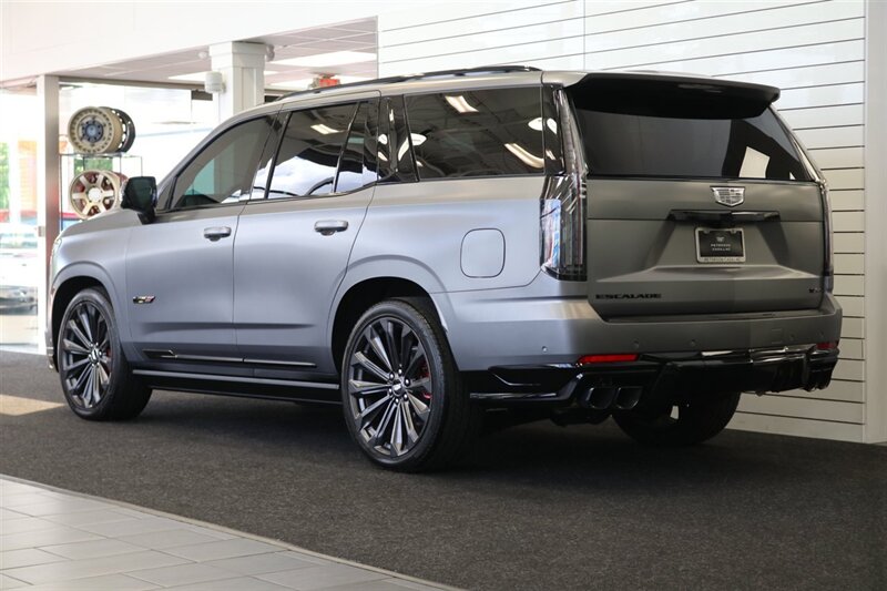 2026 Cadillac Escalade-V V OWNER'S PERSONAL CAR* 1 OF 255* CERAMIC NANO TINT W/ WINDSHIELD* BRAND NEW CONDITION* ALL BOOKS - KEYS - WINDOW STICKER - Photo 6 - Portland, OR 97230