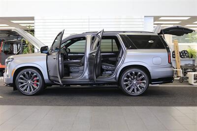 2026 Cadillac Escalade-V V OWNER'S PERSONAL CAR* 1 OF 255* CERAMIC NANO TINT W/ WINDSHIELD* BRAND NEW CONDITION* ALL BOOKS - KEYS - WINDOW STICKER - Photo 10 - Portland, OR 97230