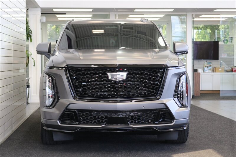 2026 Cadillac Escalade-V V OWNER'S PERSONAL CAR* 1 OF 255* CERAMIC NANO TINT W/ WINDSHIELD* BRAND NEW CONDITION* ALL BOOKS - KEYS - WINDOW STICKER - Photo 8 - Portland, OR 97230