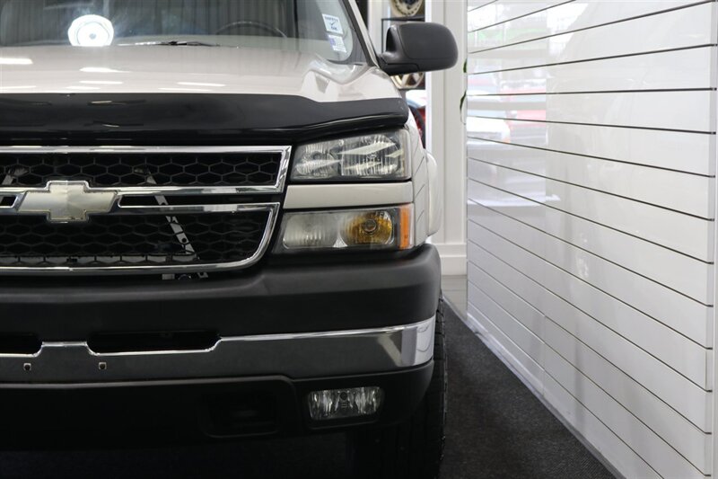 2006 Chevrolet Silverado 2500 LT3 4dr Extended Cab  1-CALIFORNIA OWNER SINCE NEW* 100% RUST FREE* 0-ACCIDENTS* LINEX BED LINER* ALL RECORDS SINCE NEW* ALL FLUIDS & FILTERS REPLACED & FLUSHED* 100% MINT CONDITION - Photo 54 - Portland, OR 97230