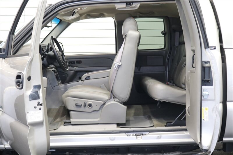 2006 Chevrolet Silverado 2500 LT3 4dr Extended Cab  1-CALIFORNIA OWNER SINCE NEW* 100% RUST FREE* 0-ACCIDENTS* LINEX BED LINER* ALL RECORDS SINCE NEW* ALL FLUIDS & FILTERS REPLACED & FLUSHED* 100% MINT CONDITION - Photo 46 - Portland, OR 97230