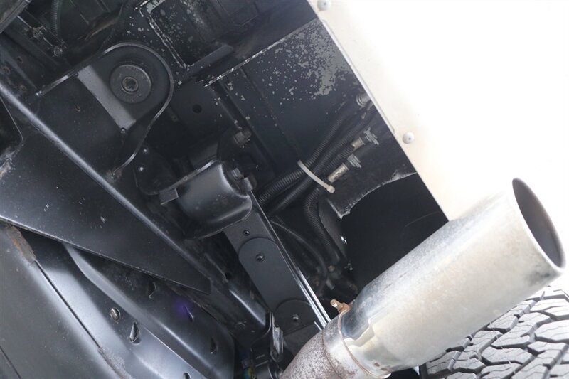 2000 Ford Excursion Limited  100% RUST & CORROSION FREE* BANKS MONSTER EXHAUST / 5 POSITION TUNER / COLD AIR INTAKE* 3 " LEVEL KIT* NEW 35 " BFG KO3s W/NEW 17 "WHEELS* WARN MANUAL HUBS* 2005 GRILL-HEADLIGHTS - Photo 34 - Portland, OR 97230