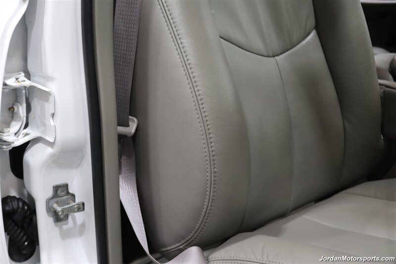 2007 GMC Sierra 2500HD Classic SLT  1-OWNER* COLLECTOR QUALITY* 18K ACTUAL MILES* LBX DURAMAX CLASSIC* FABTEC LIFT* 35 "TOYO R/T TRAIL 10-PLY TIRS* 18 "KMC WHEELS* SPRAY IN BED LINER* 0-RUST* MOON ROOF* ALL BOOKS & KEYS* - Photo 73 - Portland, OR 97230