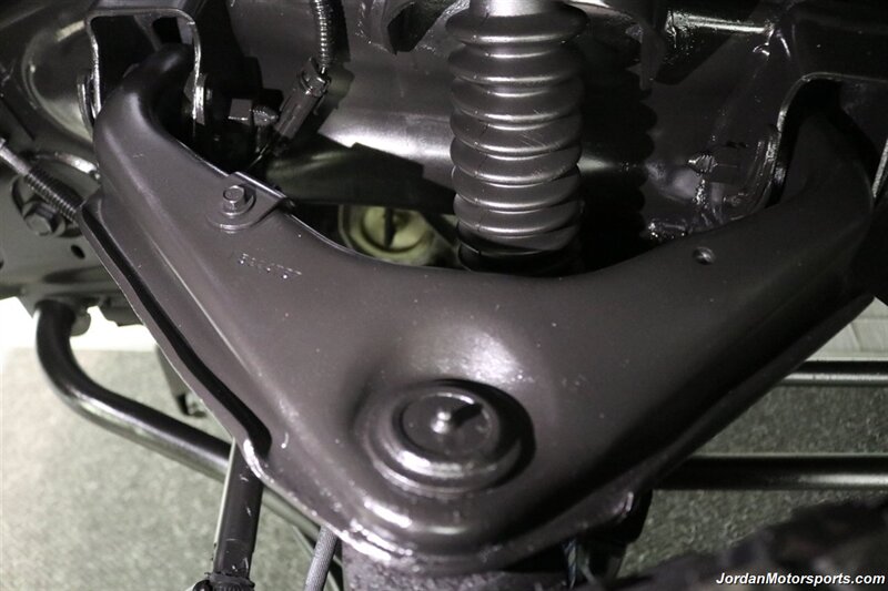 2007 GMC Sierra 2500HD Classic SLT  1-OWNER* COLLECTOR QUALITY* 18K ACTUAL MILES* LBX DURAMAX CLASSIC* FABTEC LIFT* 35 "TOYO R/T TRAIL 10-PLY TIRS* 18 "KMC WHEELS* SPRAY IN BED LINER* 0-RUST* MOON ROOF* ALL BOOKS & KEYS* - Photo 37 - Portland, OR 97230