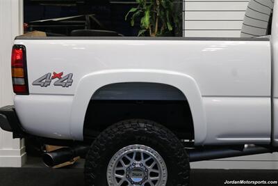 2007 GMC Sierra 2500HD Classic SLT  1-OWNER* COLLECTOR QUALITY* 18K ACTUAL MILES* LBX DURAMAX CLASSIC* FABTEC LIFT* 35 "TOYO R/T TRAIL 10-PLY TIRS* 18 "KMC WHEELS* SPRAY IN BED LINER* 0-RUST* MOON ROOF* ALL BOOKS & KEYS* - Photo 59 - Portland, OR 97230