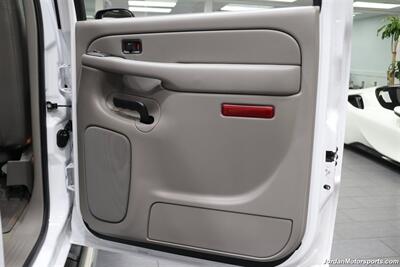 2007 GMC Sierra 2500HD Classic SLT  1-OWNER* COLLECTOR QUALITY* 18K ACTUAL MILES* LBX DURAMAX CLASSIC* FABTEC LIFT* 35 "TOYO R/T TRAIL 10-PLY TIRS* 18 "KMC WHEELS* SPRAY IN BED LINER* 0-RUST* MOON ROOF* ALL BOOKS & KEYS* - Photo 67 - Portland, OR 97230