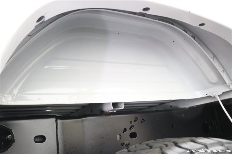 2007 GMC Sierra 2500HD Classic SLT  1-OWNER* COLLECTOR QUALITY* 18K ACTUAL MILES* LBX DURAMAX CLASSIC* FABTEC LIFT* 35 "TOYO R/T TRAIL 10-PLY TIRS* 18 "KMC WHEELS* SPRAY IN BED LINER* 0-RUST* MOON ROOF* ALL BOOKS & KEYS* - Photo 31 - Portland, OR 97230