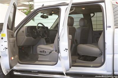 2007 GMC Sierra 2500HD Classic SLT  1-OWNER* COLLECTOR QUALITY* 18K ACTUAL MILES* LBX DURAMAX CLASSIC* FABTEC LIFT* 35 "TOYO R/T TRAIL 10-PLY TIRS* 18 "KMC WHEELS* SPRAY IN BED LINER* 0-RUST* MOON ROOF* ALL BOOKS & KEYS* - Photo 60 - Portland, OR 97230