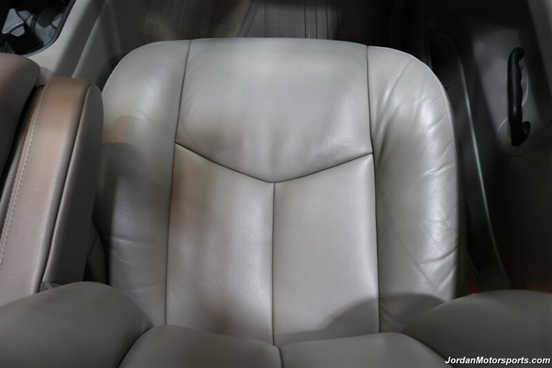 2007 GMC Sierra 2500HD Classic SLT  1-OWNER* COLLECTOR QUALITY* 18K ACTUAL MILES* LBX DURAMAX CLASSIC* FABTEC LIFT* 35 "TOYO R/T TRAIL 10-PLY TIRS* 18 "KMC WHEELS* SPRAY IN BED LINER* 0-RUST* MOON ROOF* ALL BOOKS & KEYS* - Photo 75 - Portland, OR 97230