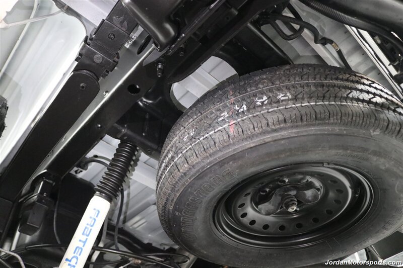 2007 GMC Sierra 2500HD Classic SLT  1-OWNER* COLLECTOR QUALITY* 18K ACTUAL MILES* LBX DURAMAX CLASSIC* FABTEC LIFT* 35 "TOYO R/T TRAIL 10-PLY TIRS* 18 "KMC WHEELS* SPRAY IN BED LINER* 0-RUST* MOON ROOF* ALL BOOKS & KEYS* - Photo 32 - Portland, OR 97230