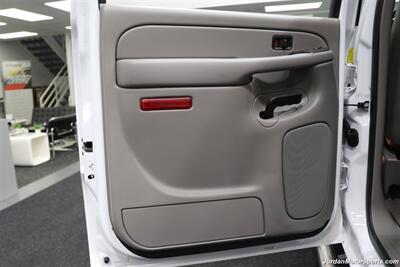 2007 GMC Sierra 2500HD Classic SLT  1-OWNER* COLLECTOR QUALITY* 18K ACTUAL MILES* LBX DURAMAX CLASSIC* FABTEC LIFT* 35 "TOYO R/T TRAIL 10-PLY TIRS* 18 "KMC WHEELS* SPRAY IN BED LINER* 0-RUST* MOON ROOF* ALL BOOKS & KEYS* - Photo 66 - Portland, OR 97230