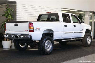 2007 GMC Sierra 2500HD Classic SLT  1-OWNER* COLLECTOR QUALITY* 18K ACTUAL MILES* LBX DURAMAX CLASSIC* FABTEC LIFT* 35 "TOYO R/T TRAIL 10-PLY TIRS* 18 "KMC WHEELS* SPRAY IN BED LINER* 0-RUST* MOON ROOF* ALL BOOKS & KEYS* - Photo 7 - Portland, OR 97230